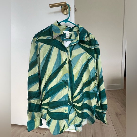 H&M Long-sleeved, lightweight button down. Turquoise and green tropical pattern. - Picture 1 of 2